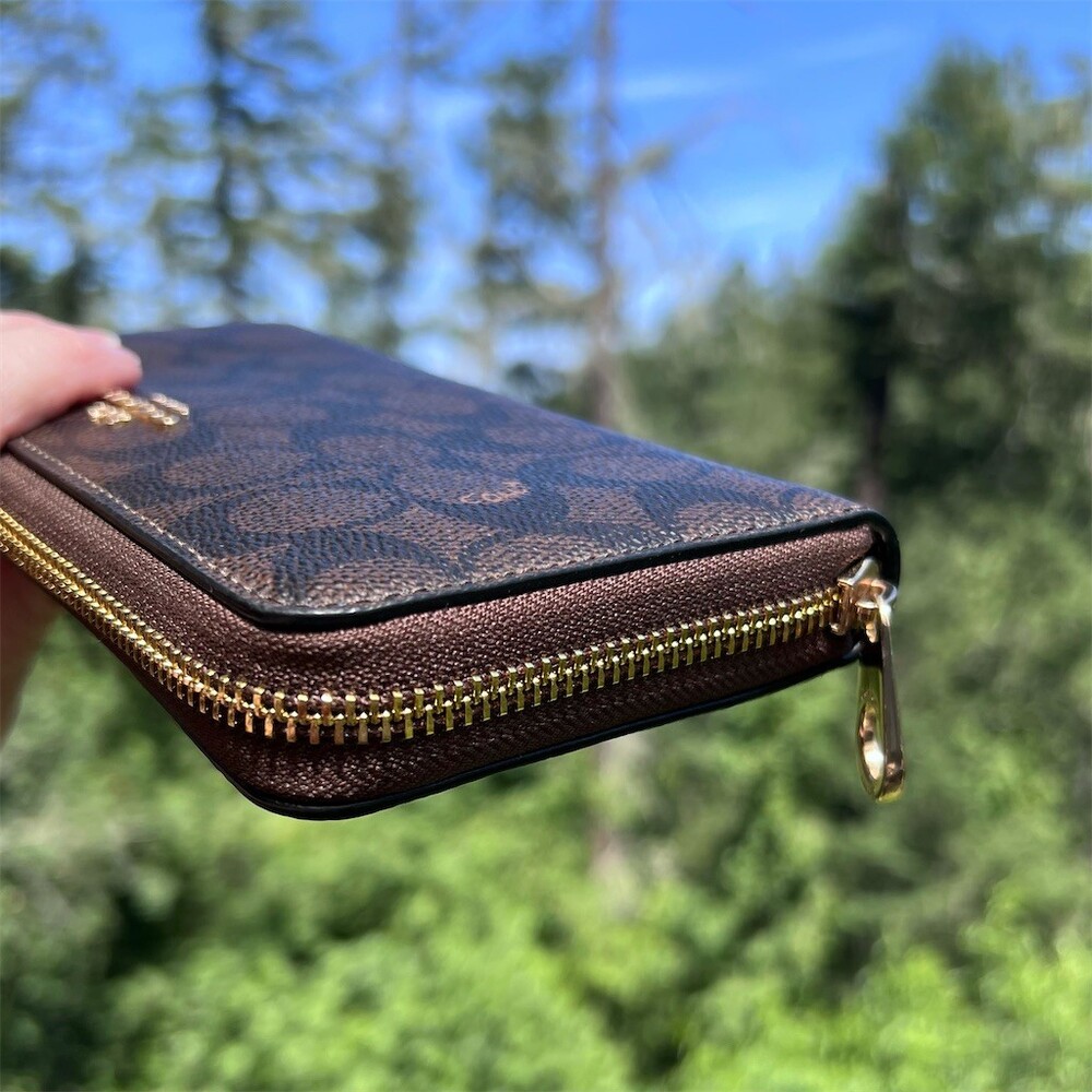 COACH Phone Wallet Signature Brown with Gold Hardware AUTHENTC - Picture 11 of 12